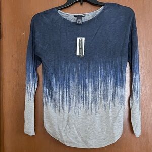 Chelsea & Theodore Women's Long Sleeve Blue and Gray Top